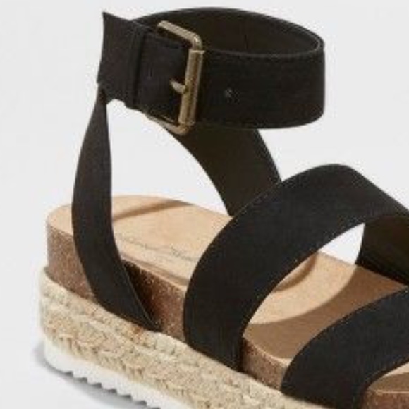 Black Chunky Sandals 8 Wide by Universal Threads - Picture 15 of 16